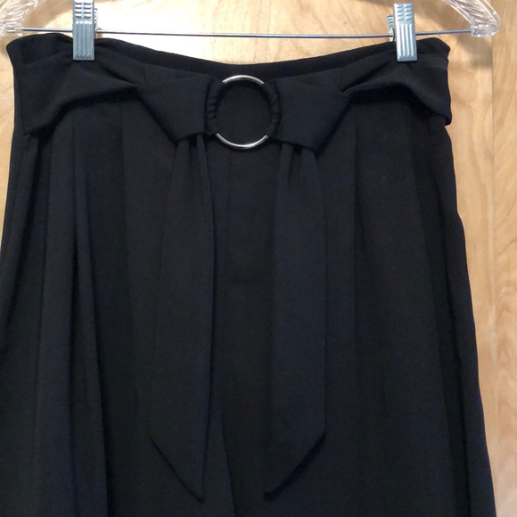 Zara Loose Fitting Shorts - Picture 3 of 4